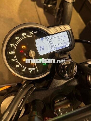 Triumph Speed 400