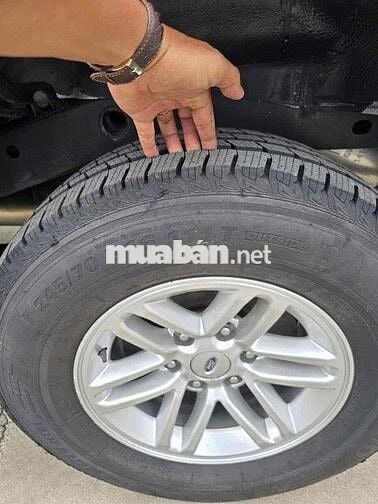 Ford Everest 2011 2.6L 4x4 MT - 120000 km