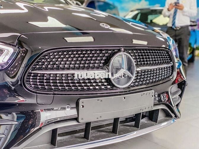 MERCEDES-BENZ E300 AMG 2025