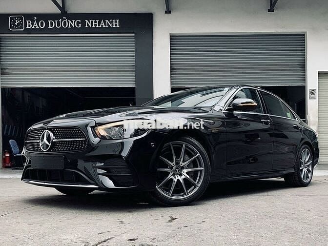 MERCEDES-BENZ E300 AMG 2025