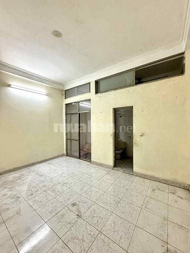 Vương Thừa Vũ, 72m2, 5m, gần mặt phố, ô tô vào nhà, sơn nước lại đẹp