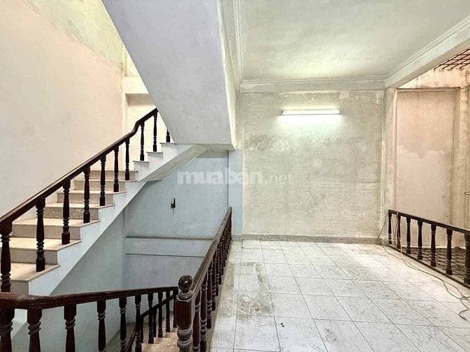 Vương Thừa Vũ, 72m2, 5m, gần mặt phố, ô tô vào nhà, sơn nước lại đẹp