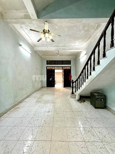 Vương Thừa Vũ, 72m2, 5m, gần mặt phố, ô tô vào nhà, sơn nước lại đẹp