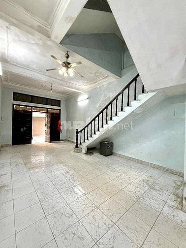 Vương Thừa Vũ, 72m2, 5m, gần mặt phố, ô tô vào nhà, sơn nước lại đẹp