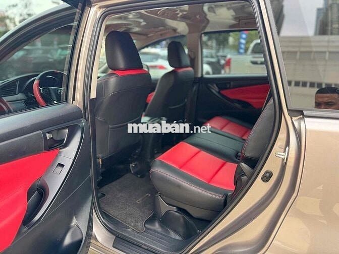 Toyota Innova 2022 E 2.0 MT - 90000 km