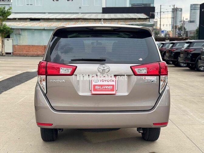 Toyota Innova 2022 E 2.0 MT - 90000 km