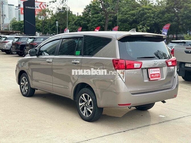 Toyota Innova 2022 E 2.0 MT - 90000 km