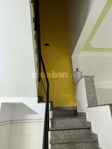 Cho thuê nhà hẻm 5m(XH) Đường số 4, P.B.H.Hòa A, Q.Bình Tân giá 9tr