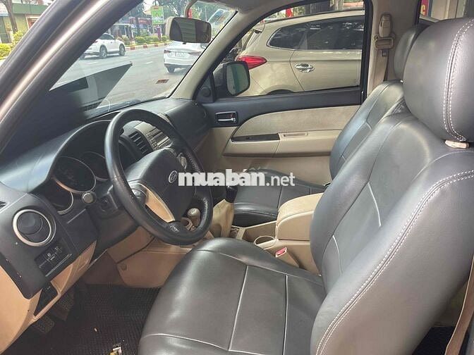 Ford Everest 2010 2.5L 4x4 MT - 180000 km