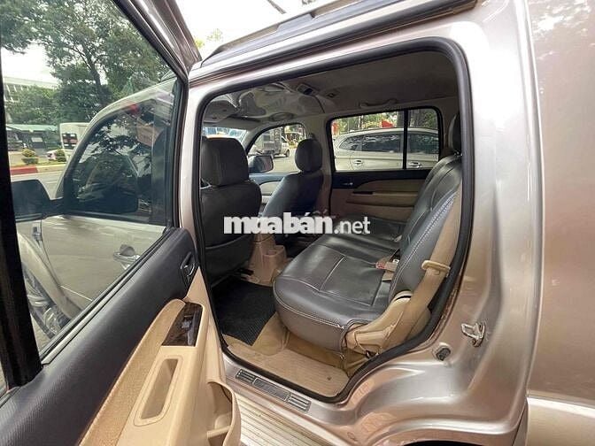 Ford Everest 2010 2.5L 4x4 MT - 180000 km