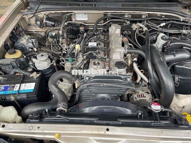 Ford Everest 2010 2.5L 4x4 MT - 180000 km