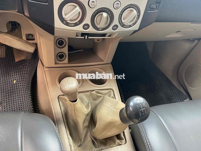 Ford Everest 2010 2.5L 4x4 MT - 180000 km