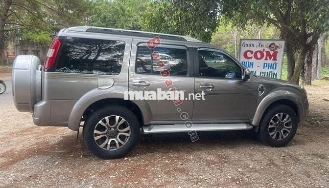 Ford Everest 2.5L 4x2 MT 2011