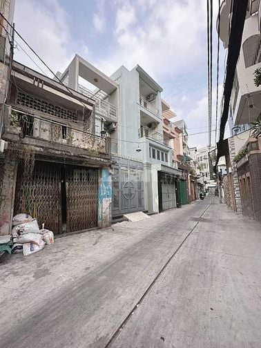 Chính chủ bán rẻ nhà C4 tiện xây mới, HXH 8m ra gần MT Bình Thới.
