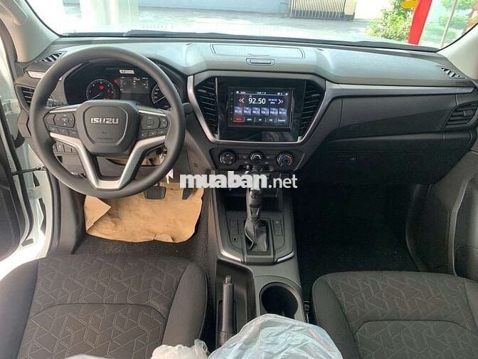 Dmax nhập khẩu Thái lan 2025, tự động máy dầu 1.9