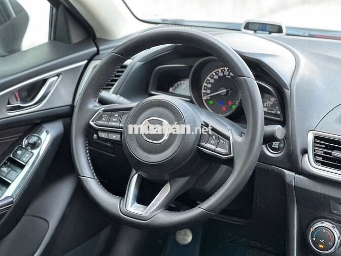Mazda 3 2018 1.5 AT Sedan - 97000 km