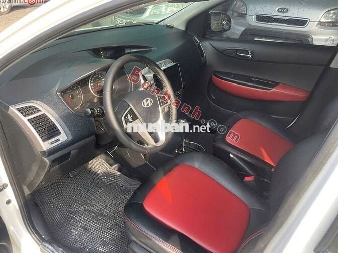 Hyundai i20 1.4 AT 2011-màu Trắng