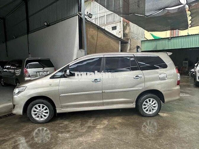 Toyota Innova 2013 2.0E - 135000 km