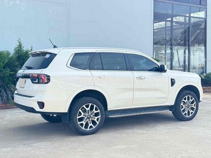 Ford Everest 2023 Titanium 2.0L 4x2 AT - 22600 km