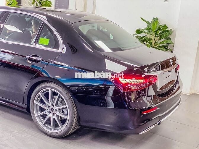 MERCEDES-BENZ E300 AMG 2025
