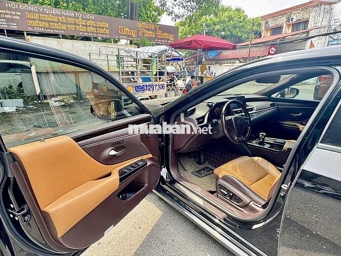 Cần bán Lexus ES250 Đen – Nội thất Nâu – SX 2020