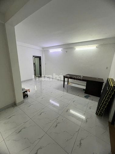 Nhà căn đôi Lạc Long Quân 480 m2 5PN , 4WC