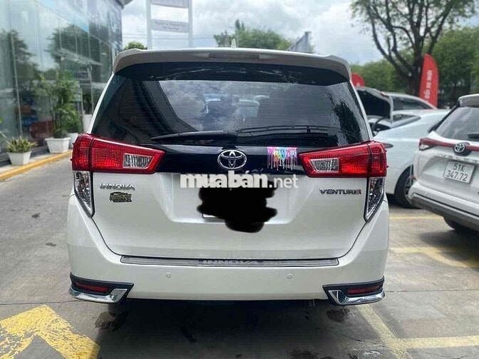 Toyota Innova 2019 2.0 Venturer - 62700 km