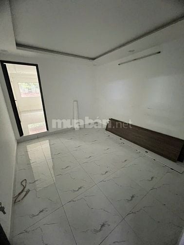 Nhà căn đôi Lạc Long Quân 480 m2 5PN , 4WC