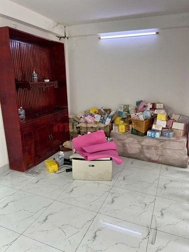 Nhà căn đôi Lạc Long Quân 480 m2 5PN , 4WC