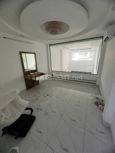 Nhà căn đôi Lạc Long Quân 480 m2 5PN , 4WC