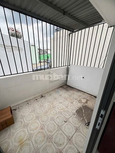 Nhà căn đôi Lạc Long Quân 480 m2 5PN , 4WC