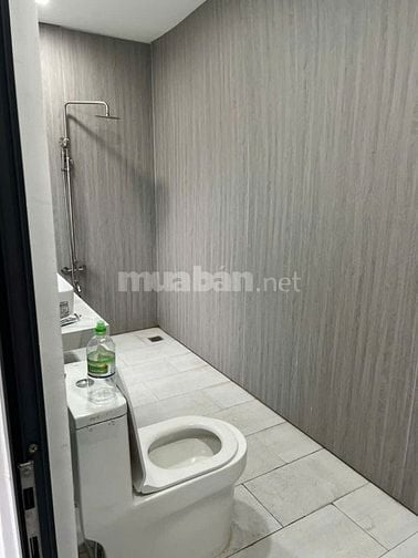 Nhà căn đôi Lạc Long Quân 480 m2 5PN , 4WC
