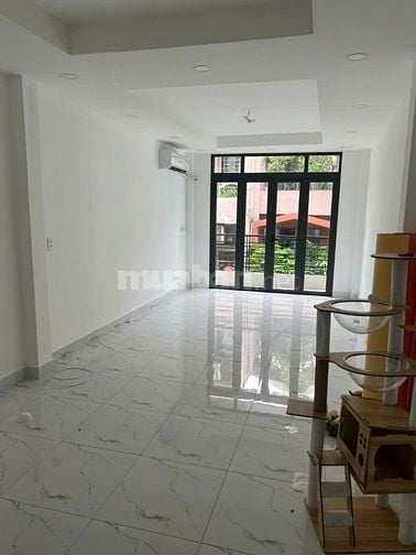 Nhà căn đôi Lạc Long Quân 480 m2 5PN , 4WC