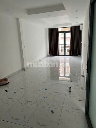 Nhà căn đôi Lạc Long Quân 480 m2 5PN , 4WC