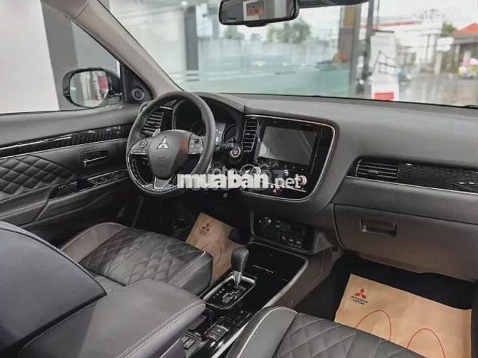 Mitsubishi Outlander 2024.