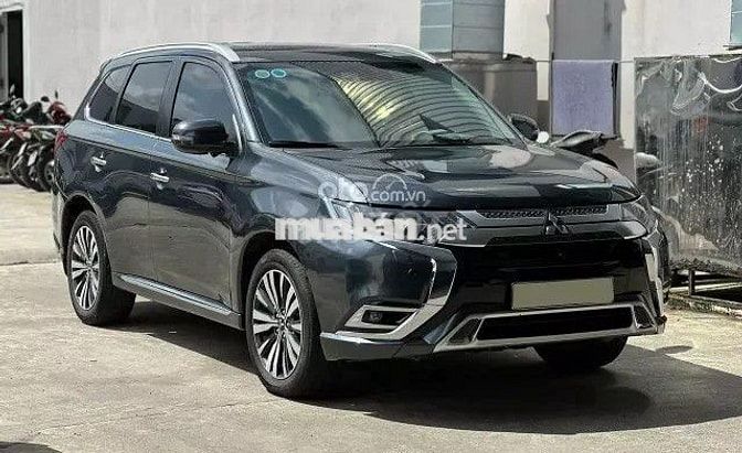 Mitsubishi Outlander 2024.