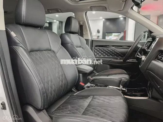 Mitsubishi Outlander 2024.