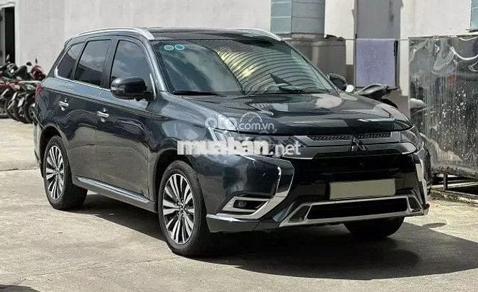 Mitsubishi Outlander 2024.