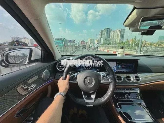 Mercedes Benz E300 2017 lăn bánh 63.000 km