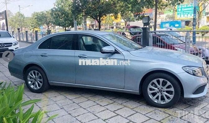 Mercedes_Benz_E200