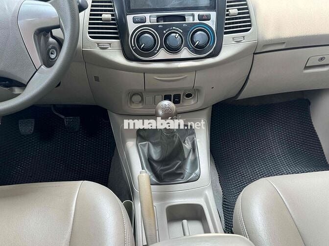 Toyota Innova 2.0E sx 2015 form mới