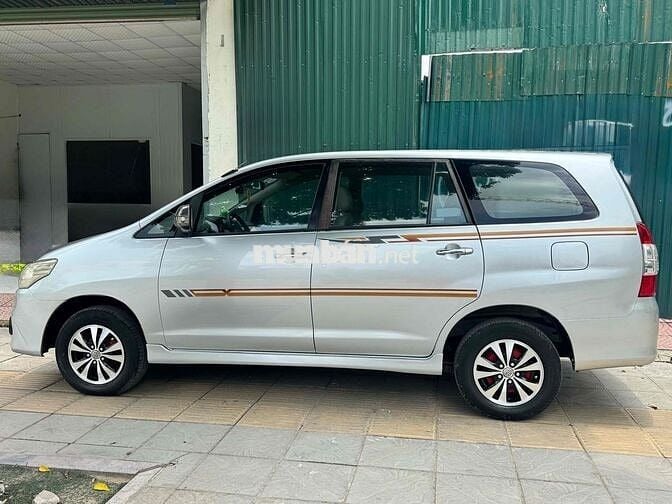 Toyota Innova 2.0E sx 2015 form mới