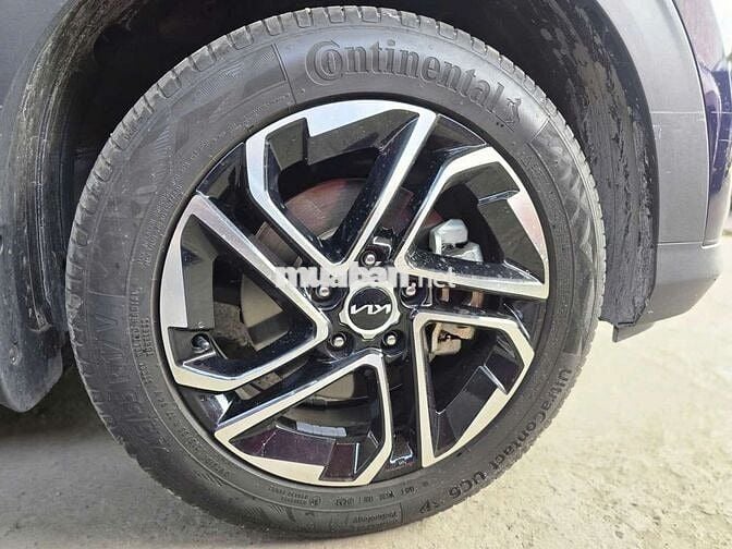 Kia Carens 2022 Luxury 1.5G, màu xanh,20.000 km