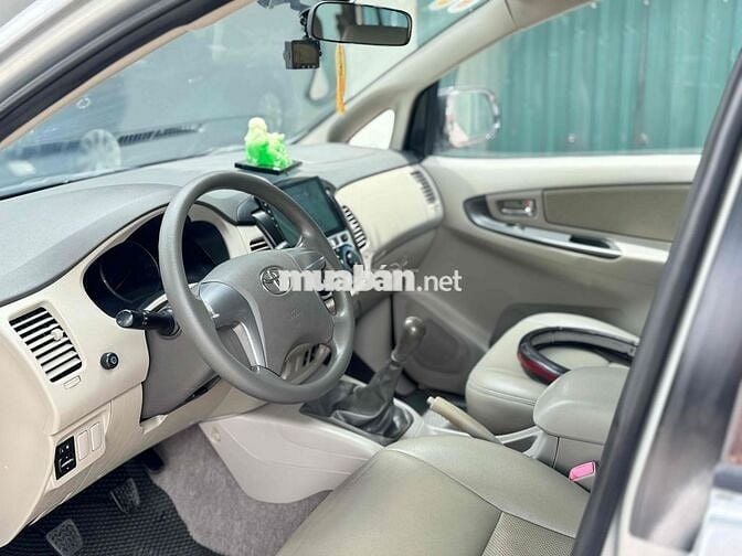 Toyota Innova 2.0E sx 2015 form mới