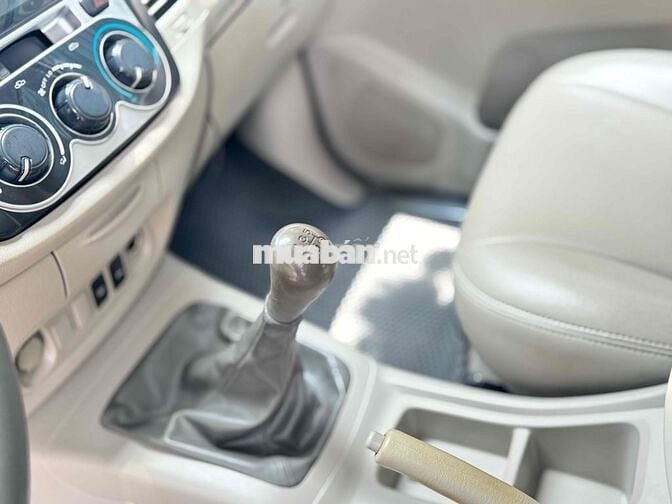 Toyota Innova 2.0E sx 2015 form mới