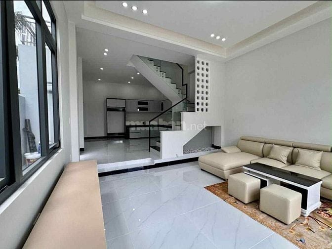 Chính chủ bán gấp căn nhà 1 trệt 1 lầu vào ở ngay tại bình chính