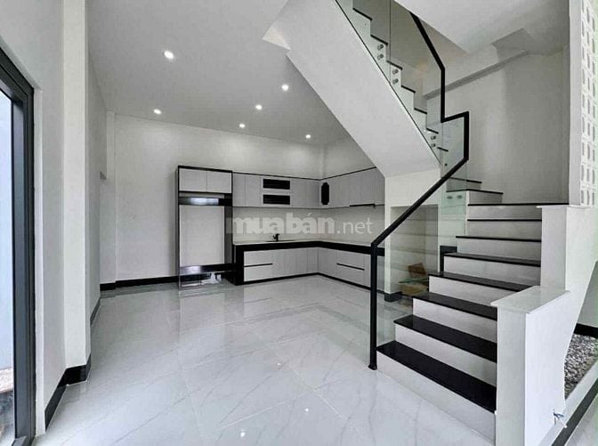 Chính chủ bán gấp căn nhà 1 trệt 1 lầu vào ở ngay tại bình chính