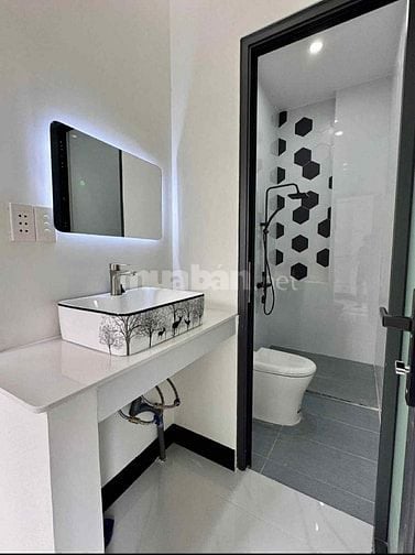 Chính chủ bán gấp căn nhà 1 trệt 1 lầu vào ở ngay tại bình chính