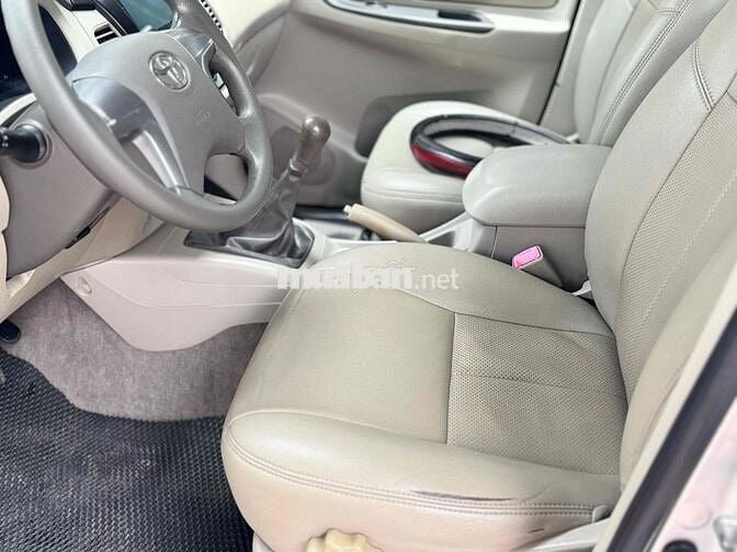 Toyota Innova 2.0E sx 2015 form mới