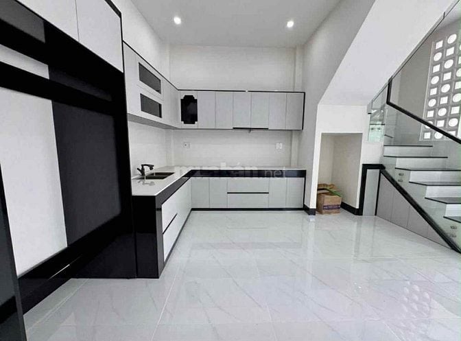 Chính chủ bán gấp căn nhà 1 trệt 1 lầu vào ở ngay tại bình chính